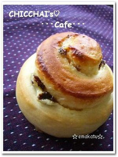 A picture of Honey Cream Coiled Rolls.