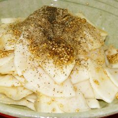A picture of Izakaya Pub-style Kotchori Kimchi (Turnip Salad).