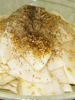 A picture of Izakaya Pub-style Kotchori Kimchi (Turnip Salad).