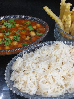 A picture of Channay shorba with zeera rice.
