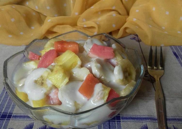 Salad buah simple saus yoghurt