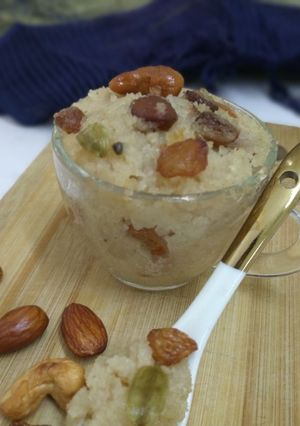 A picture of Sooji halwa.