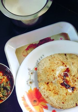 बाजरे के आटे की रोटी (bajre ke aate ki roti recipe in Hindi) रेसिपी मुख्य फोटो