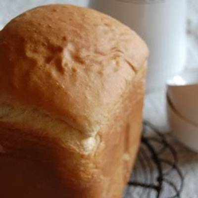 Basic Round Bread made in a Moravian Loaf Pan Recipe by cookpad.japan -  Cookpad