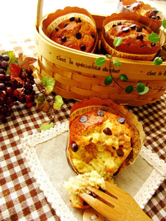 A picture of Banana Caramel Cream Muffins.