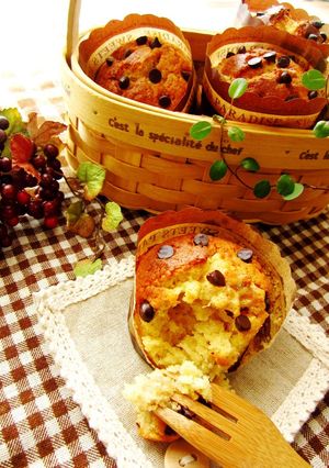 A picture of Banana Caramel Cream Muffins.