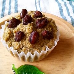 A picture of Okara Cup Cakes with Matcha and Cinnamon.
