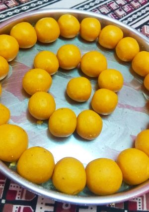 A picture of Besan Ke laddoo.