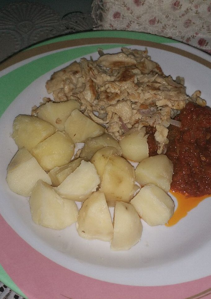 A picture of Boil potatoes with my leftover stew and fried egg.