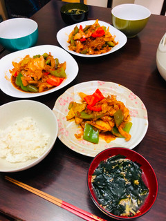 Una foto de Col salteada y cerdo con salsa dulce y picante al wok Japonés Hui Kolow Huíguōròu🇺🇾🇯🇵回鍋肉(ホイコーロー)