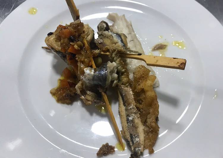 Sardinas rebozadas con marinado de limón y jengibre. Y pincho de caballa en escabeche