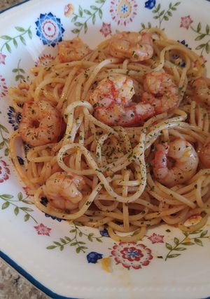 Una foto de Espaguetis con gambas