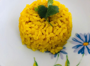 Una foto de Arroz amarillo con cúrcuma y curry