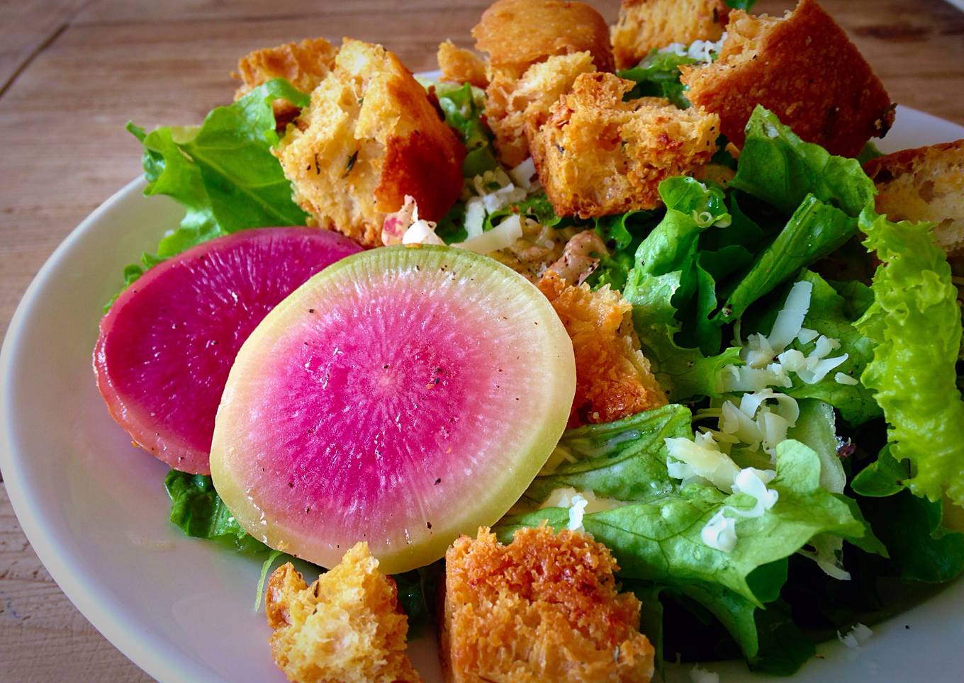 Baked bread with thyme and garlic