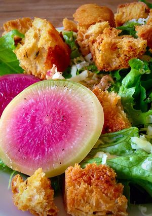 A picture of Garlic Thyme Croutons.