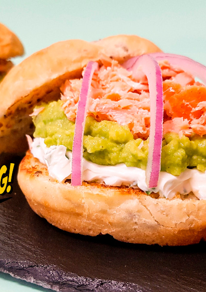 Una foto de Hamburguesa de Salmón con Aguacate