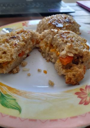 Una foto de Torrejas de arroz integral relleno de verduras salteadas y queso