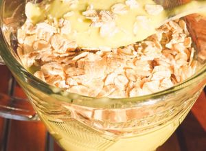 Hình của món Eat clean- sữa chua bơ chuối yến mạch- bữa sáng nhanh gọn giàu dinh dưỡng.