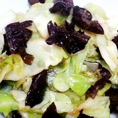 A picture of Cabbage with black fungus.