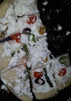 A picture of Feta pizza.