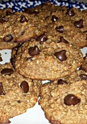 A picture of Healthy Peanut Butter Oatmeal Cookies.
