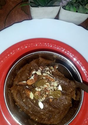 आटे गुड़ का हलवा (Aate Gud ka halwa recipe in Hindi) रेसिपी मुख्य फोटो