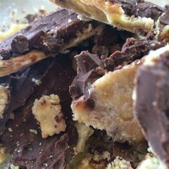 A picture of Christmas Crack.