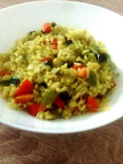 Una foto de Arroz con verduras y Ras el Hanout 🍛