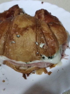 Una foto de Cruasán relleno bikini