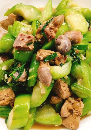 Hình của món Mướp xào lòng gà.