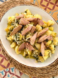 Una foto de Ensalada de patatas con melva o "papas aliñás"