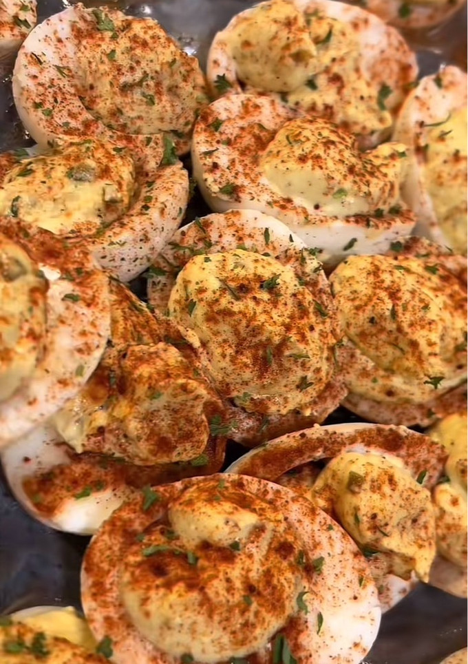 A picture of Devlied Eggs.