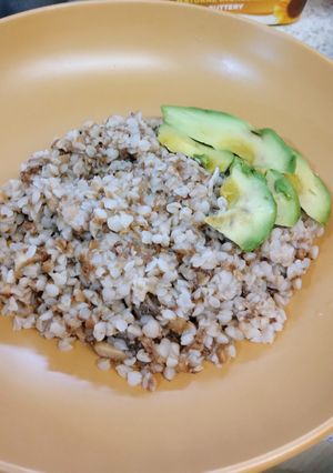 A picture of Buckwheat with Mushrooms and Avocado.