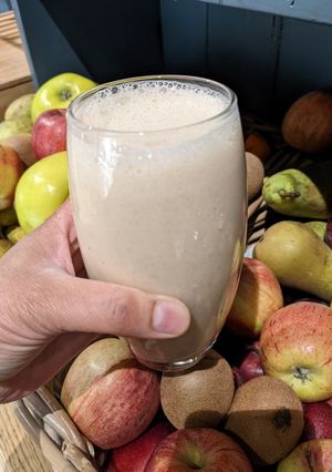 A picture of Banana, peanut butter and cinnamon dairy-free Smoothie.