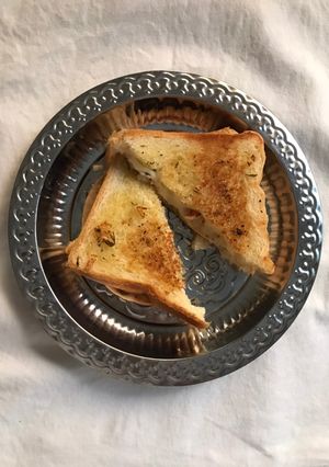 Garlic-butter sandwich রেসিপির প্রধান ছবি