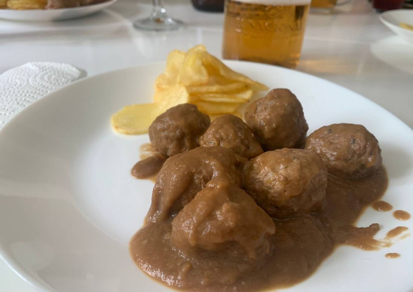 Albóndigas caseras con salsa al vino tinto