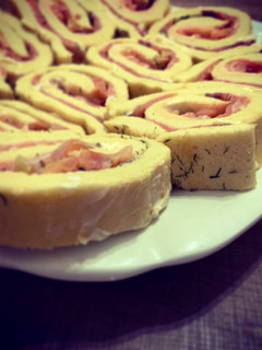 Una foto de Brazo de gitano de salmón exprés