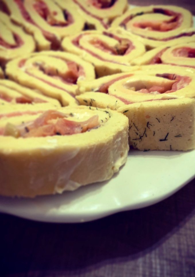Una foto de Brazo de gitano de salmón exprés