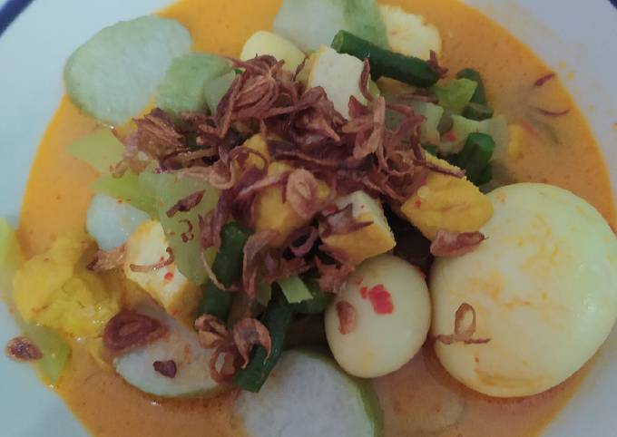 Lontong sayur (labu siam)