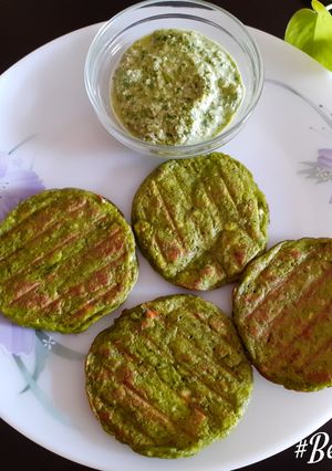 A picture of Methi-Palak Paneer Moonglet.