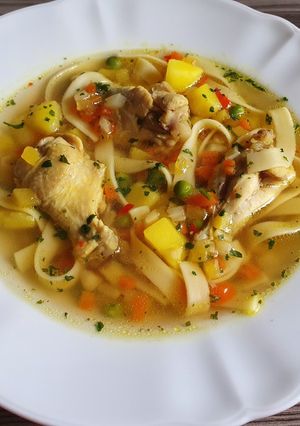 O poză a rețetei Ciorbică de pui cu legume, actrită cu zeamă de varză.
