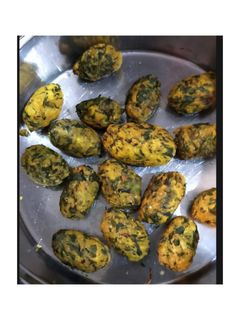 કોથમીર વડી (Kothmir Vadi Recipe In Gujarati) રેસીપી મુખ્ય ફોટો