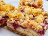 Raspberry Banana Cheesecake Streusel Squares