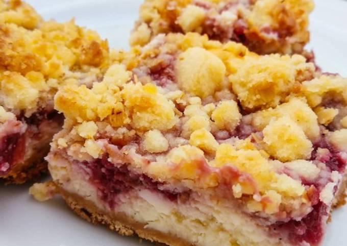 Raspberry Banana Cheesecake Streusel Squares