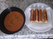 A picture of creamy tomato basil soup