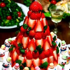 A picture of Christmas Tree Cake.