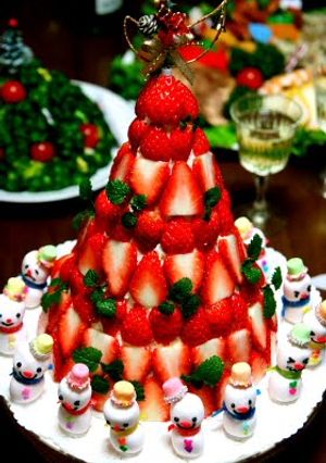 A picture of Christmas Tree Cake.