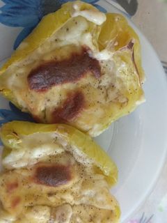 Φωτογραφία της συνταγής Πιπεριές γεμιστές με μπεσαμέλ και τυριά