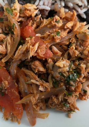 Una foto de Saltado de atún