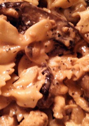 A picture of creamy chicken and mushroom pasta.